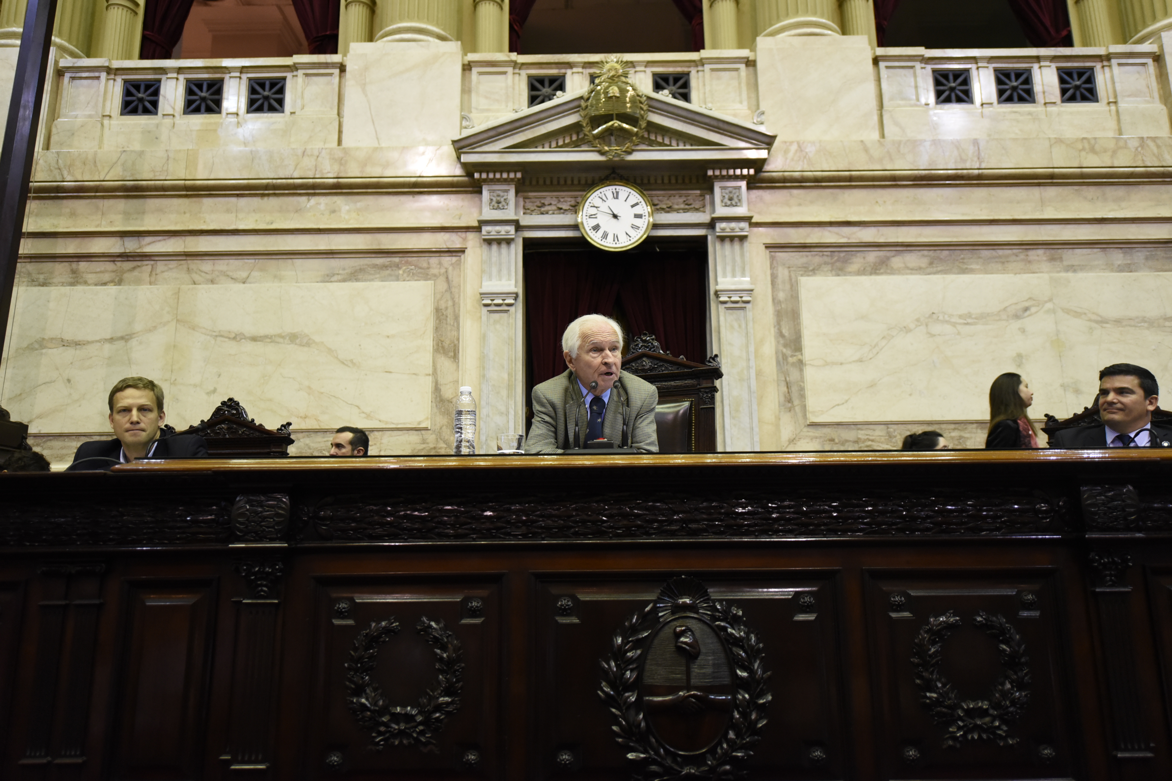 Galeria de imagenes de la noticia ESTUDIANTES SECUNDARIOS DE TODO EL PAÍS SESIONARON EN EL CONGRESO DE LA NACIÓN